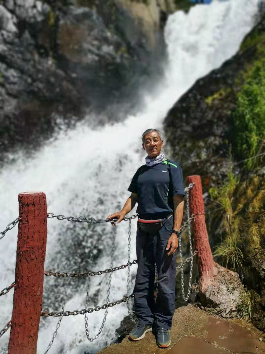 65岁老人自驾游新疆,69岁老人新疆旅行