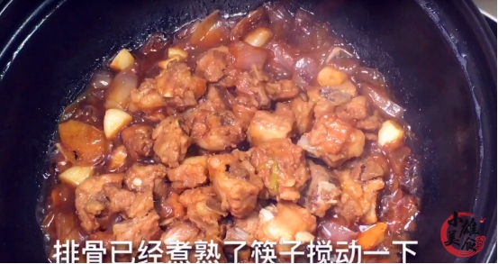 排骨一煮就柴,排骨一煮就发白