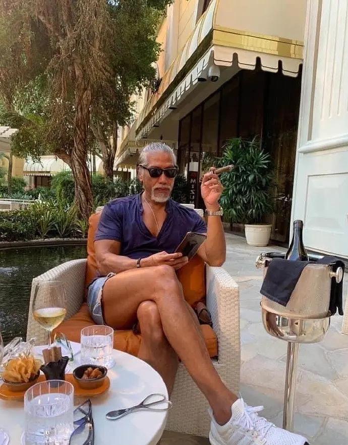 以前与现在乌鸦哥张耀扬,乌鸦哥张耀扬为什么突然头发白了