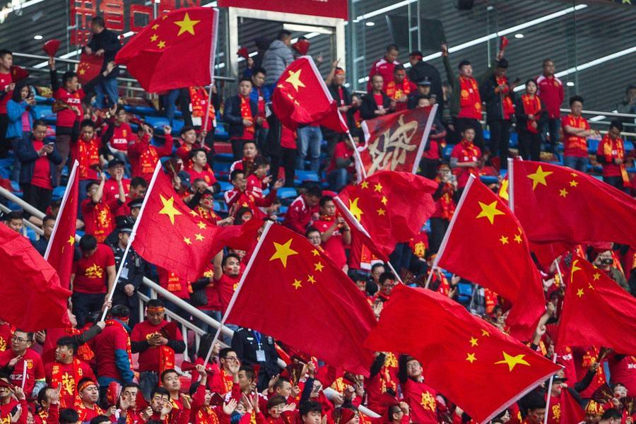 这位39岁国足老将哭的那一瞬间,多少球迷为之流泪,他真的尽力了