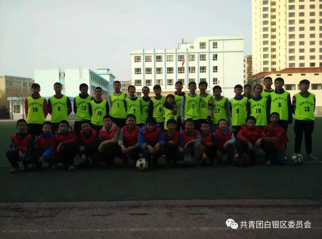 体育公益金助力足球,体育器材捐赠中学生