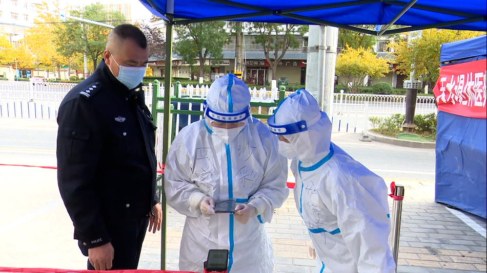 致敬抗疫英雄新闻特写,同心战疫暖心视频