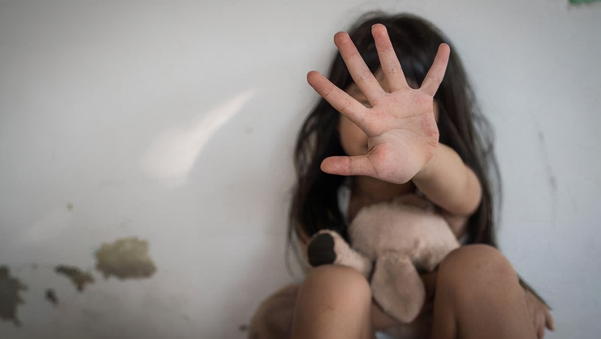 男子因隔空猥亵多名女童获刑,校车司机猥亵女生被抓