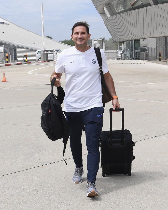 联赛登顶=下课倒计时！愿花2亿买水货也不愿给兰帕德时间？