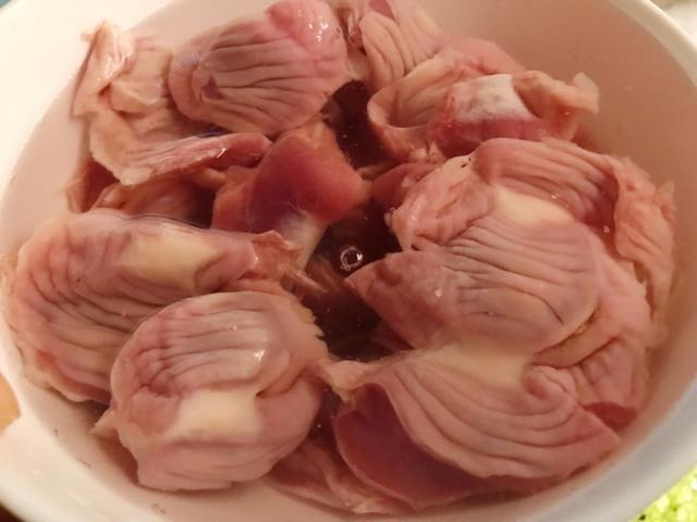 干煸鸡胗香脆可口一点腥味都没有,炒鸡胗不辣做法