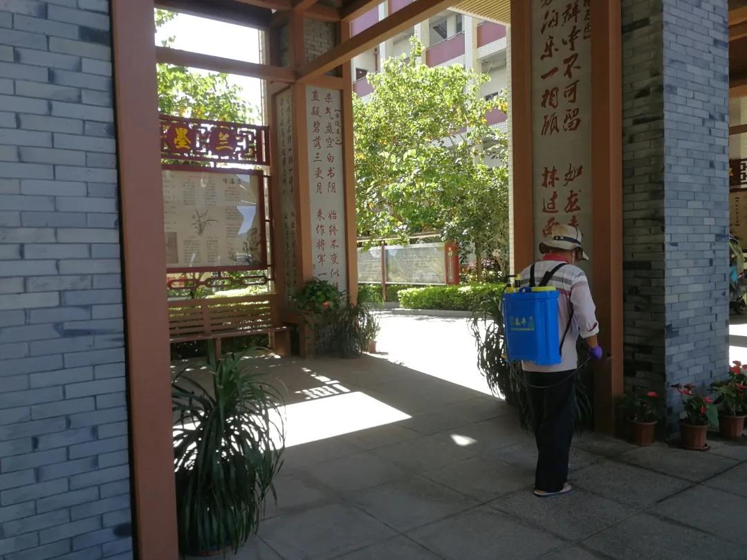 除四害，防疾病；勤消毒，抗疫情——记透堡中心小学除四害、抗疫情，防控进行时