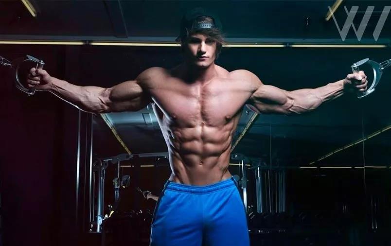 国民老公彭于晏身着西装,国民老公彭于晏跑步