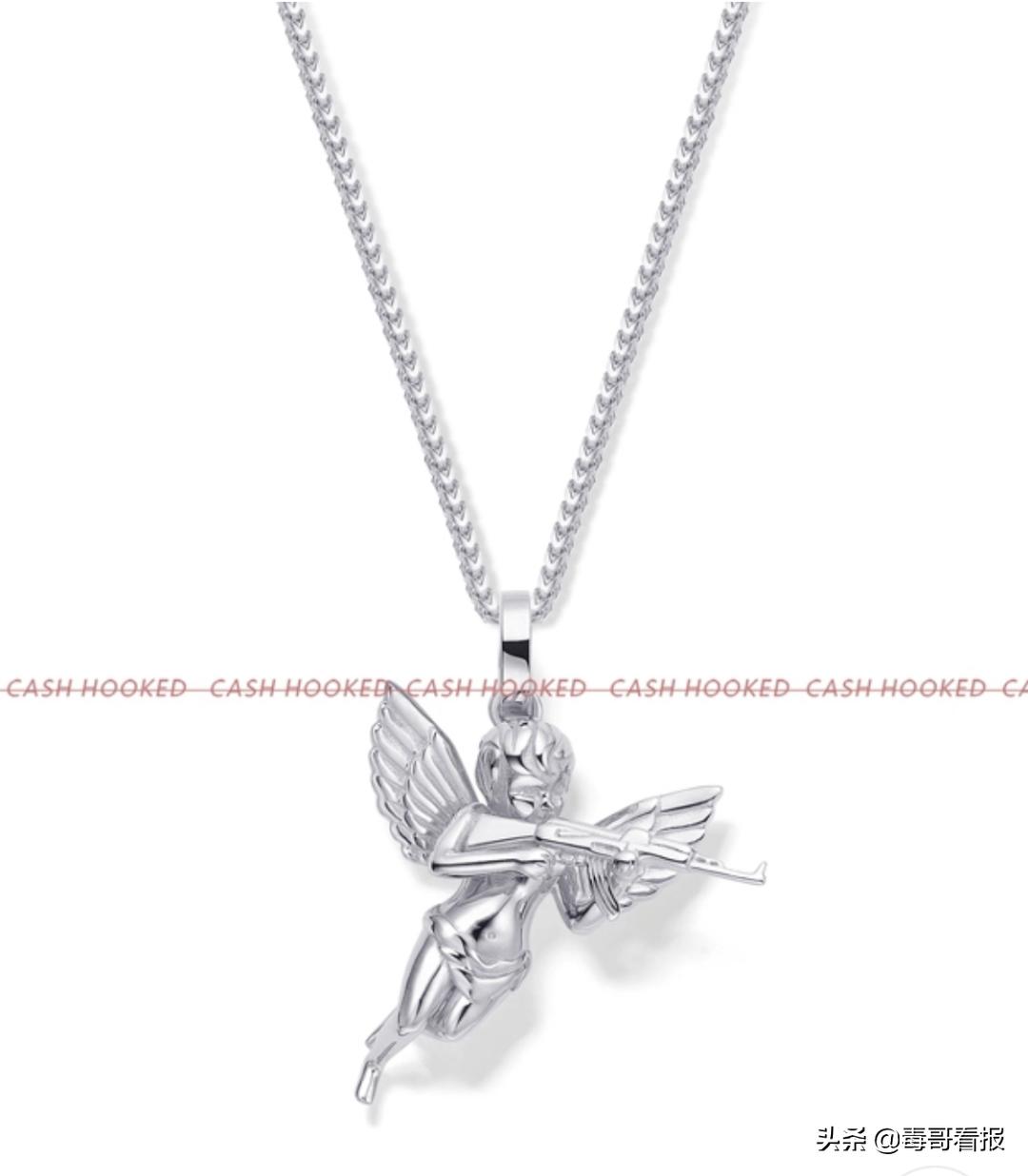 简约的首饰往往是穿搭的必杀技,首饰穿搭