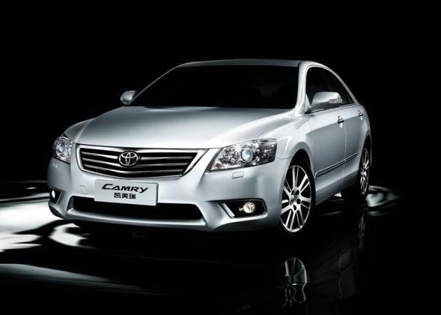 从过去到现在试驾丰田新老凯美瑞,沉浸式体验最新款丰田凯美瑞