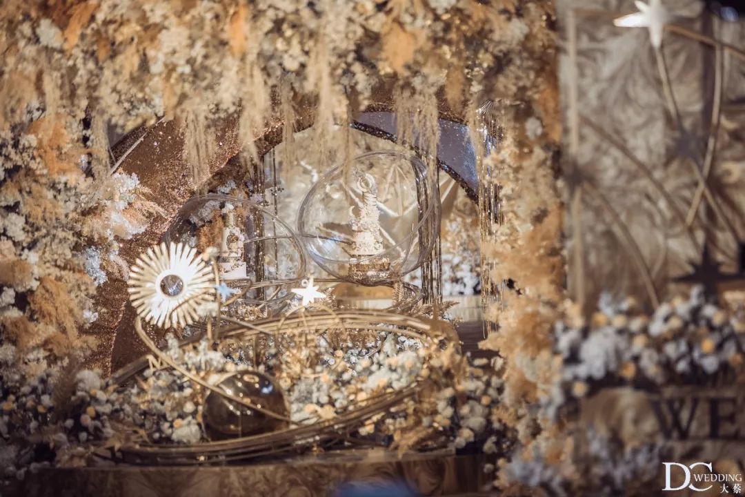 香槟金宫廷婚礼布置现场,香槟色中式婚礼震撼现场