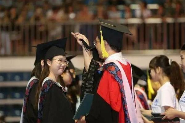 考研学硕和专硕的区别在哪里,考研专硕与学硕有什么区别