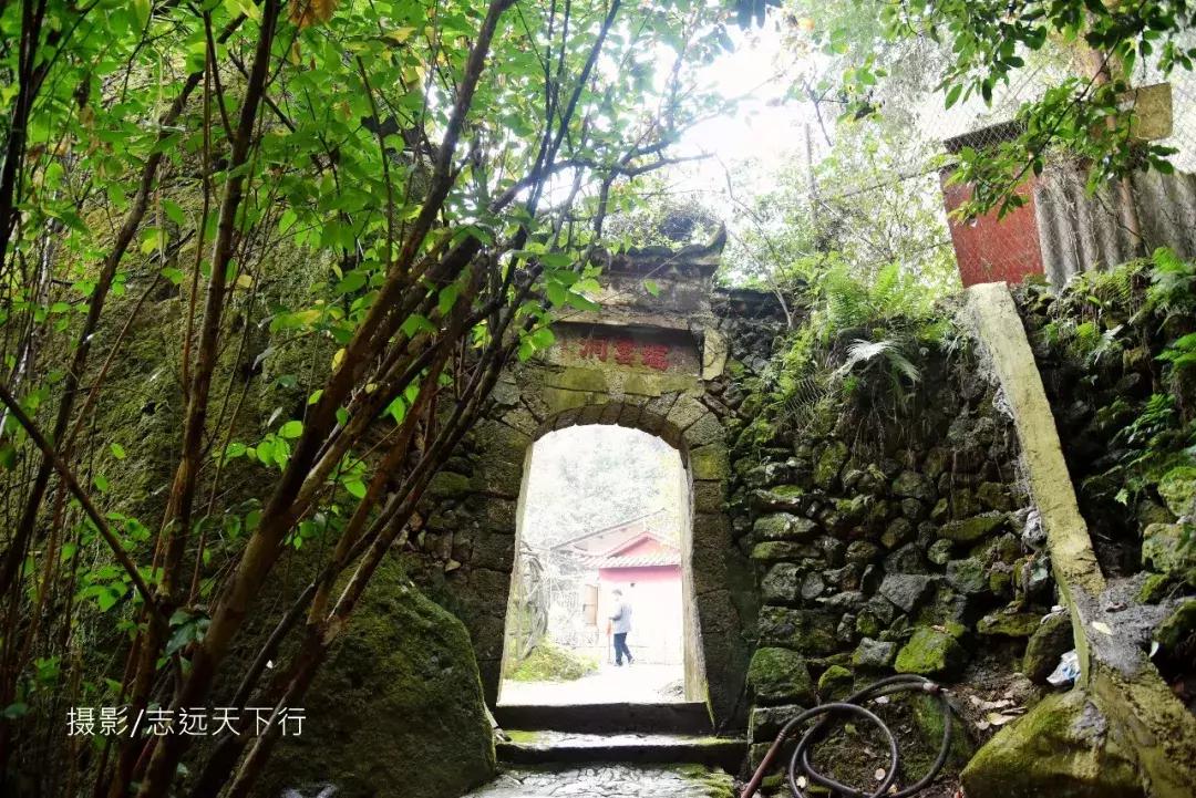 悠然三明：梅列瑞云山为佛，葡萄美酒配熏鸭