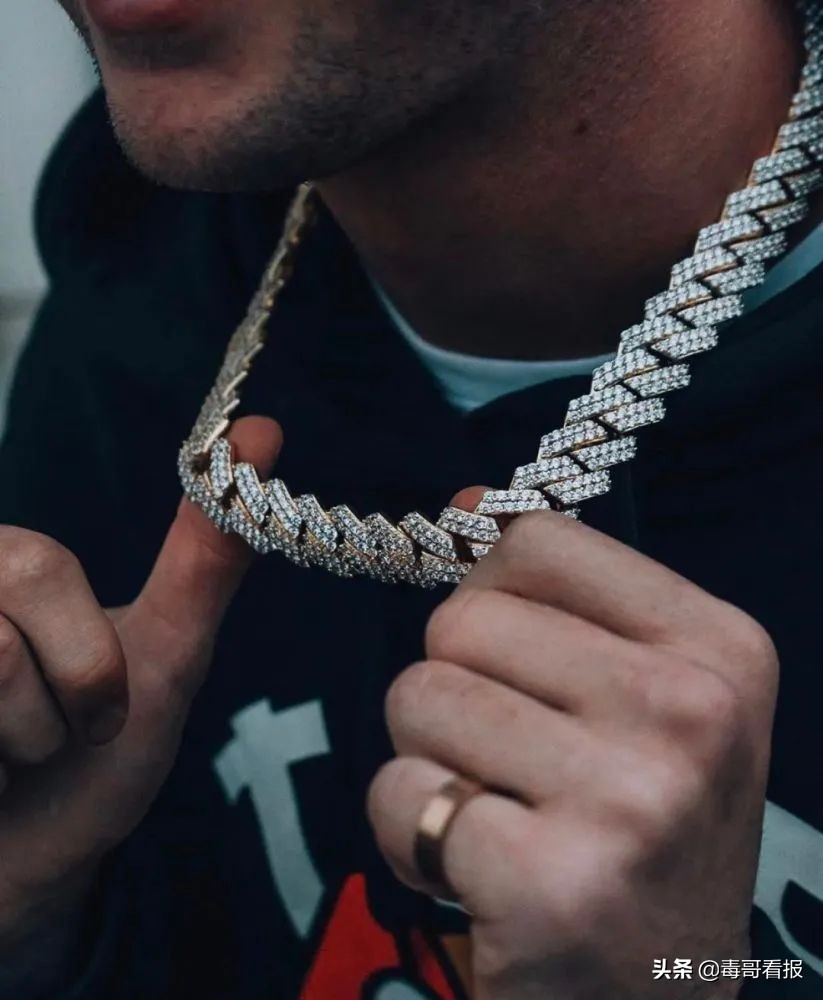 搞定这3类首饰，让你的穿搭脱颖而出