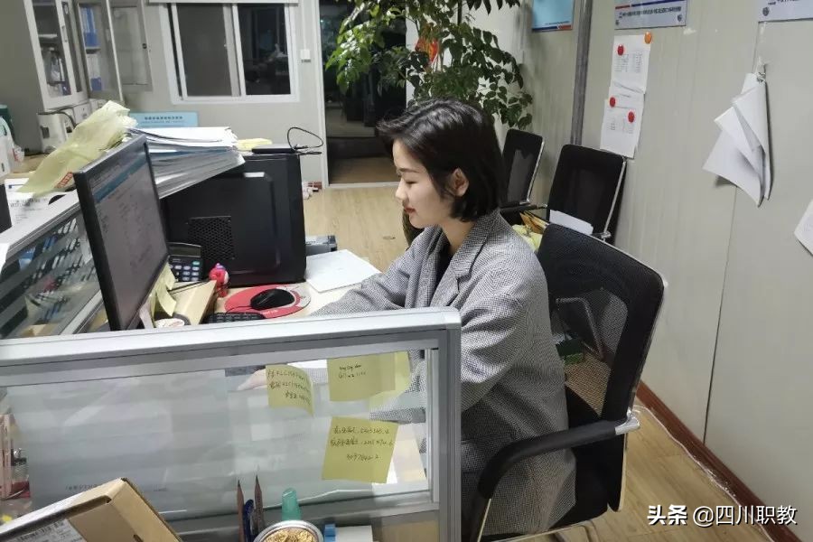 他们都是专科毕业，纷纷进中交、中铁集团，月入上万