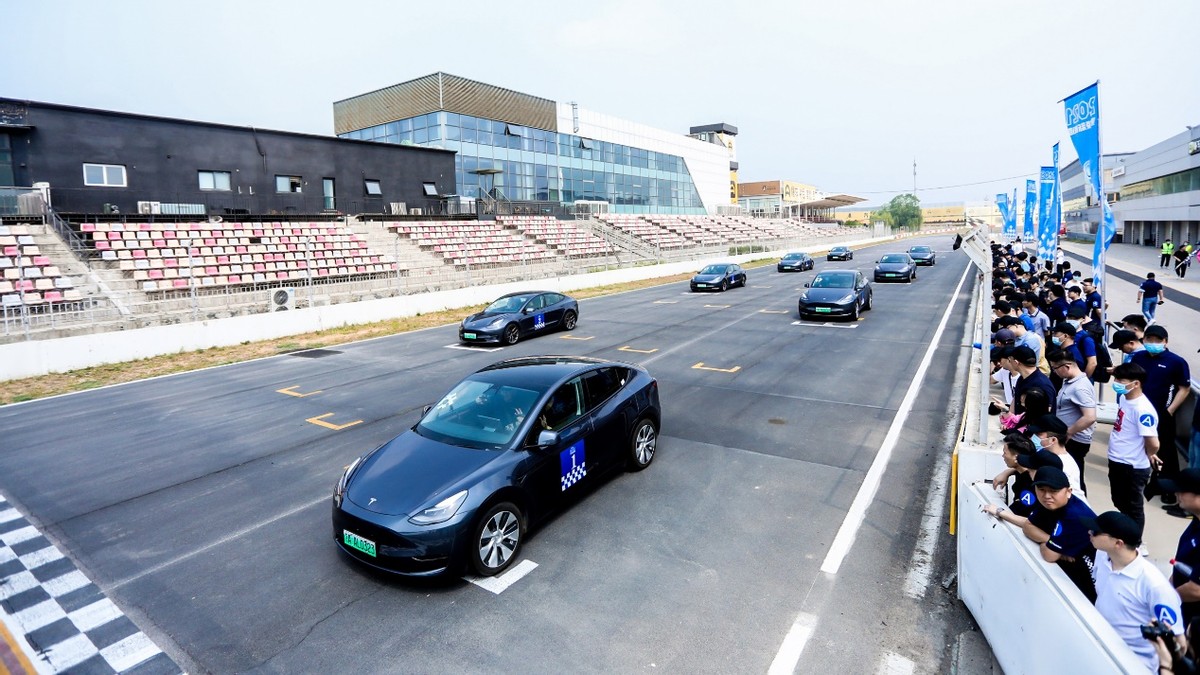 特斯拉model3p金港赛道圈速,金港特斯拉
