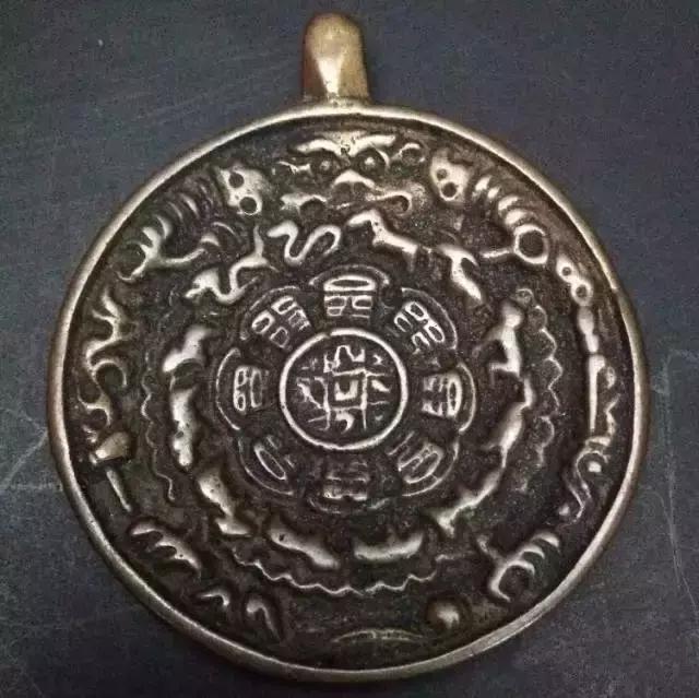 九宫八卦牌可以放床头吗,如何买到好的九宫八卦牌