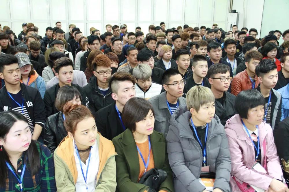 青千万,零基础学美发培训最好学多久