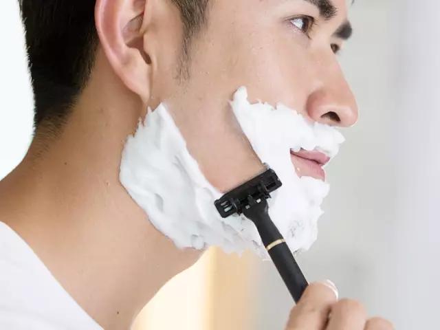 男人剃须刀手动,男人最简单手动式剃须刀