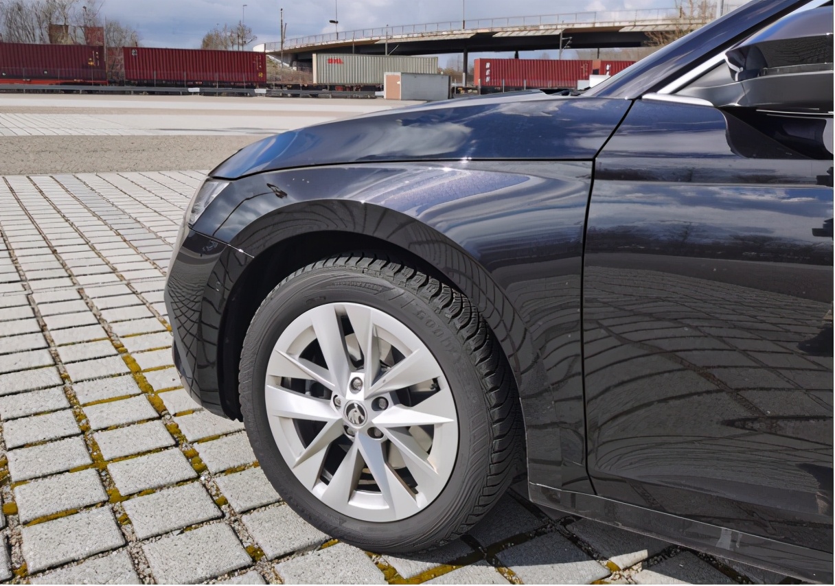 第四代斯柯达明锐国内版,明锐和高尔夫对比差别