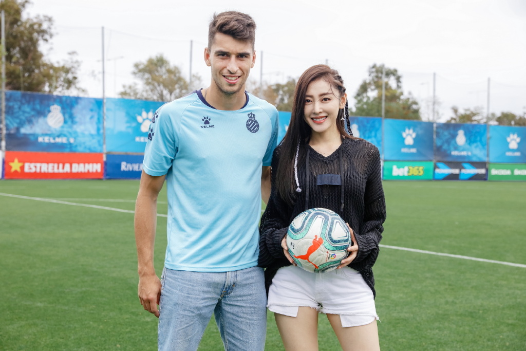 张天爱穿超短裤,张天爱穿镂空鲨鱼裤