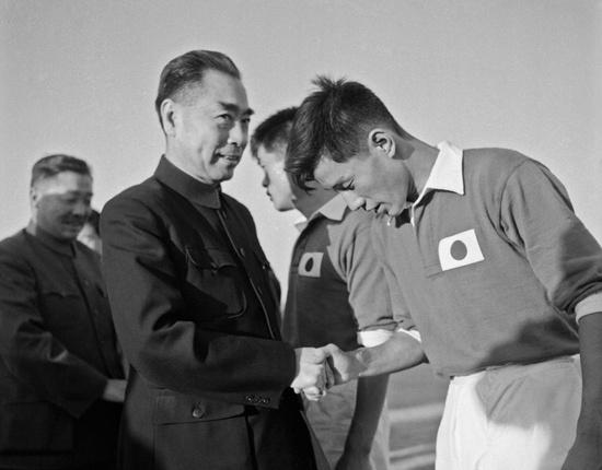 开国元勋的足球情结：毛*东泽**曾当过守门员，贺龙一怒之下解散国足