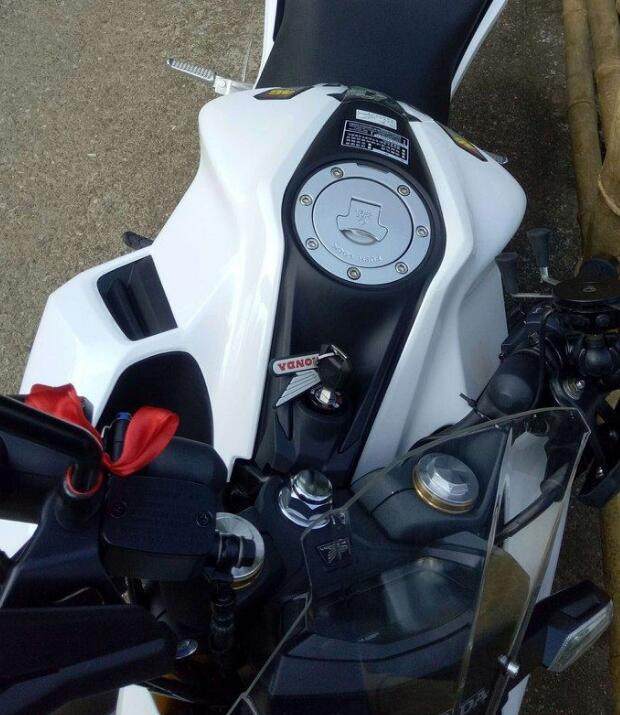 本田cb190r漏油解决方法,本田cb190r暴风眼前避震漏油