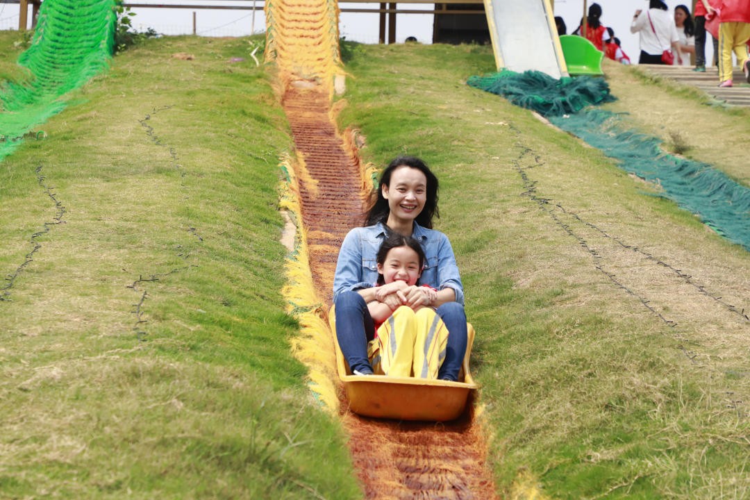 亲子足球嘉年华广州上演,小学足球嘉年华亲子运动会