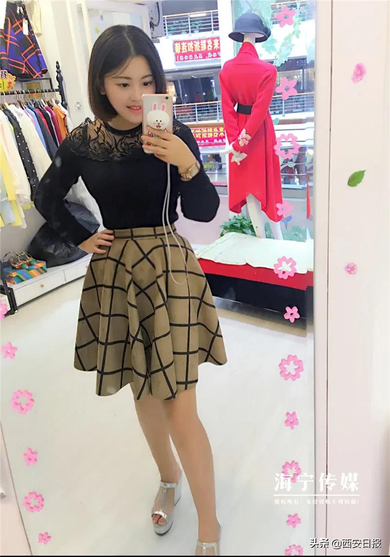 90后女孩摆摊卖凉皮,90后女人摆摊卖凉皮