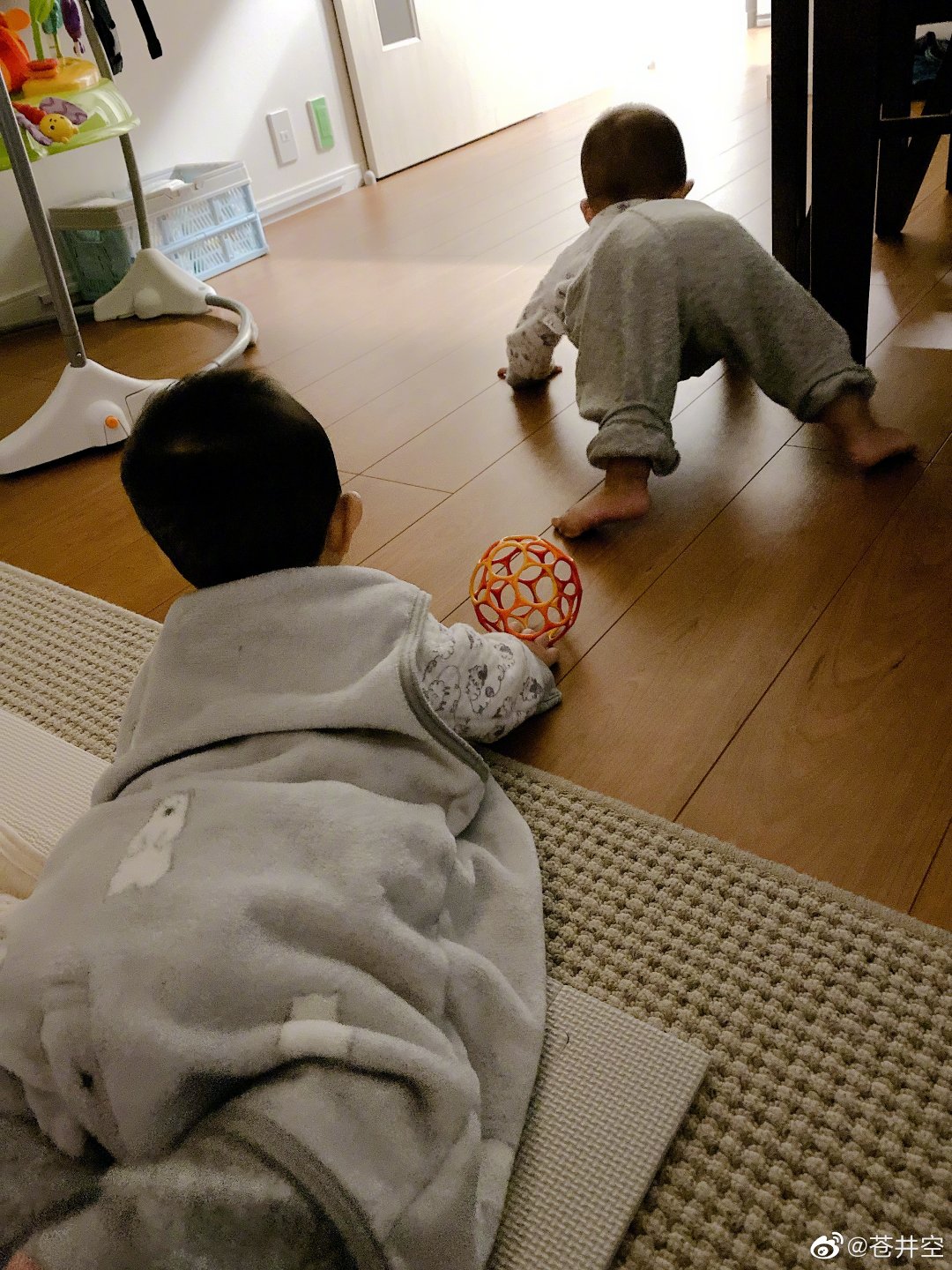 苍井空平安夜晒性感自拍，网友：您的衣服呢，不冷吗？