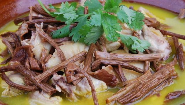 土鸡怎么吃下饭有营养,土鸡肉怎么炒好吃又下饭