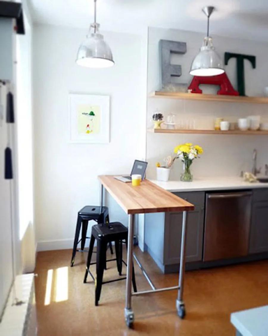 头一次见到自助餐,头一次见厨房装两个门