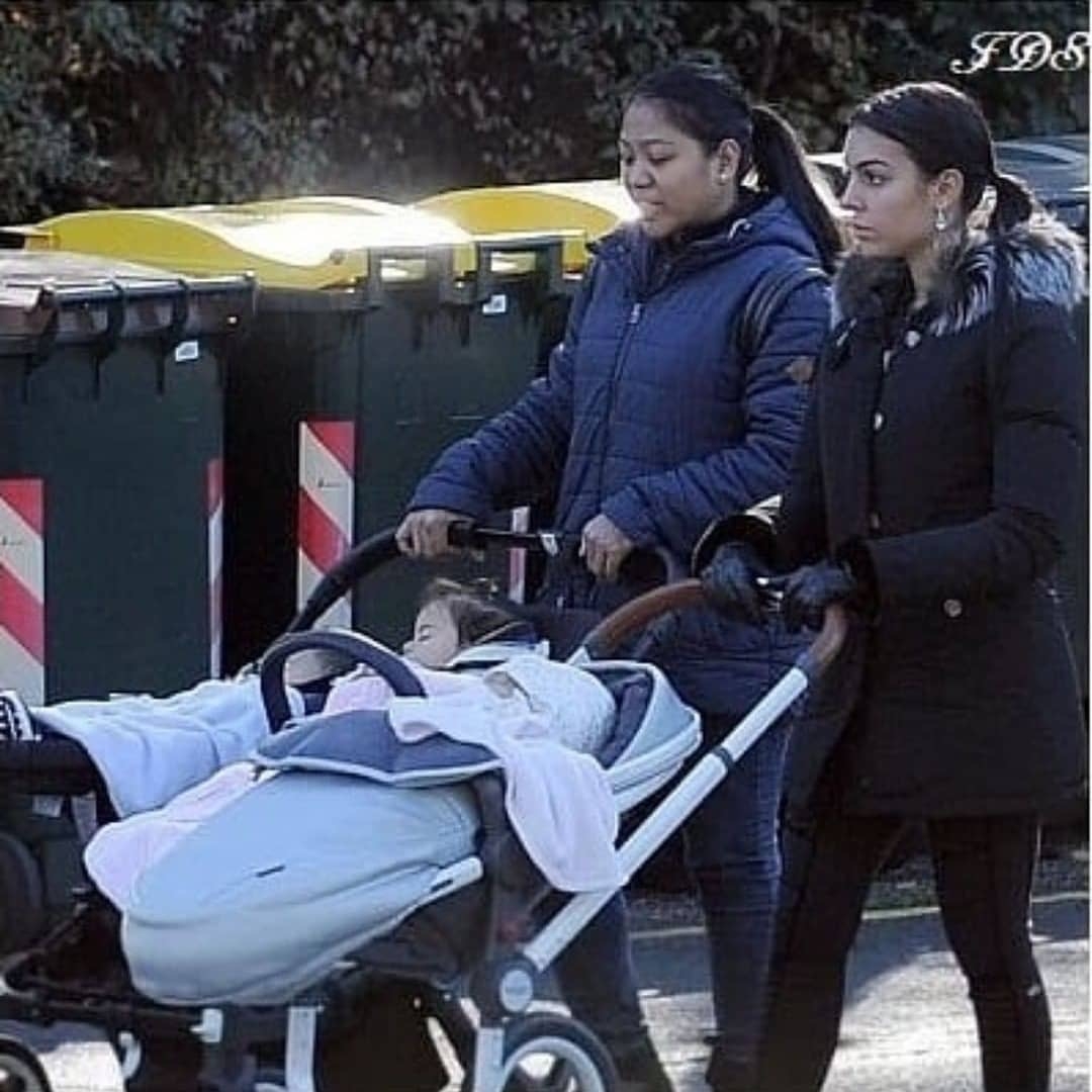 罗三岁训练场面,c罗三岁踢足球比赛