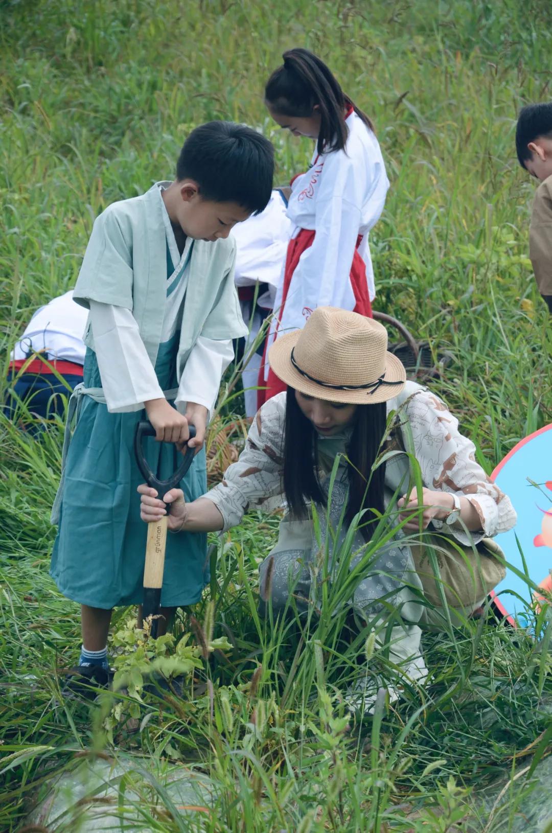 大地风景乡村振兴实验基地大吉祥村迎来本草小象馆加盟