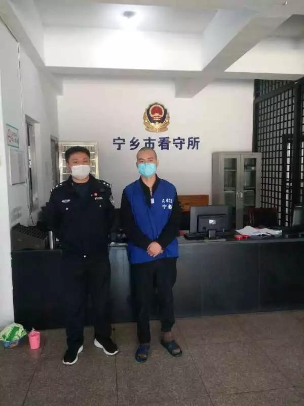 卖医用口罩和假口罩判刑 (网上售卖口罩被抓)