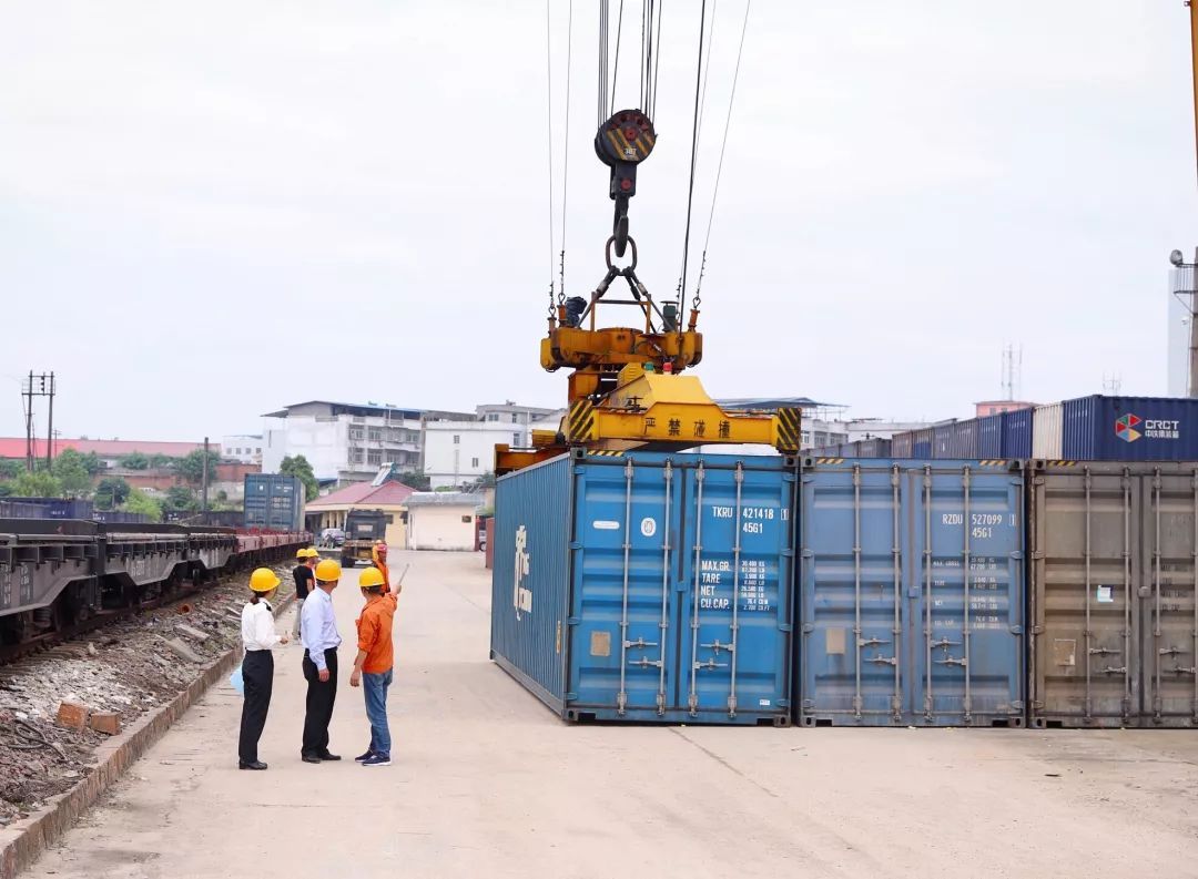 经济专业考公务员哪些部门吃香,公务员哪个岗位待遇最好比较轻松