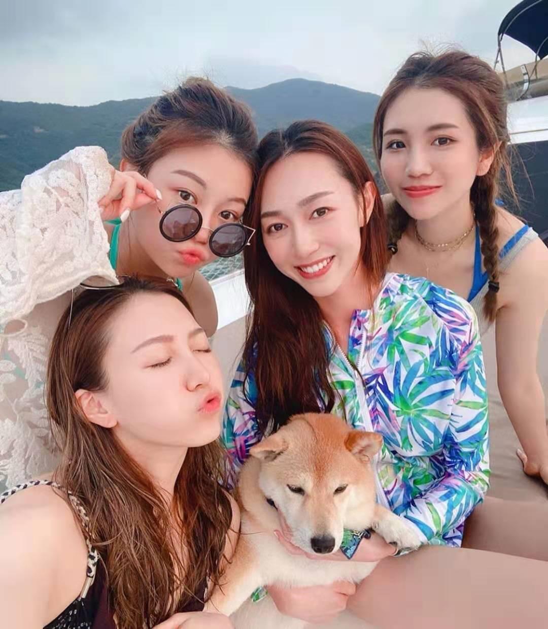 2020港姐泳衣大赛谢嘉怡,2014港姐穿泳衣出席活动展示