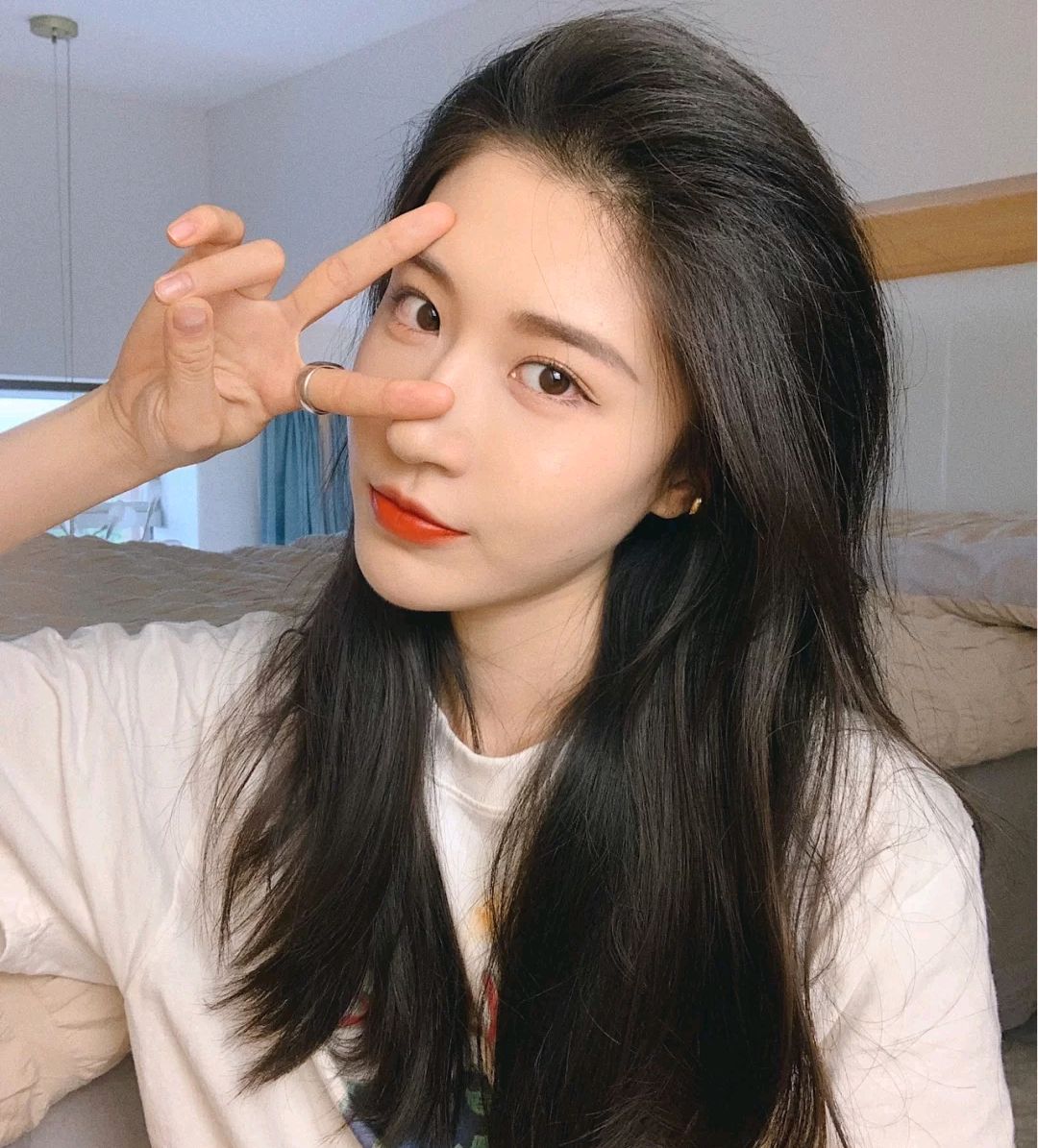 夏季清爽保湿型精华液：黛珂小紫瓶干爽细腻，韩束红胶囊便宜好用