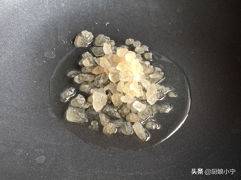 红烧猪蹄怎么才能让颜色变鲜亮,红烧猪蹄不放八角可以吗