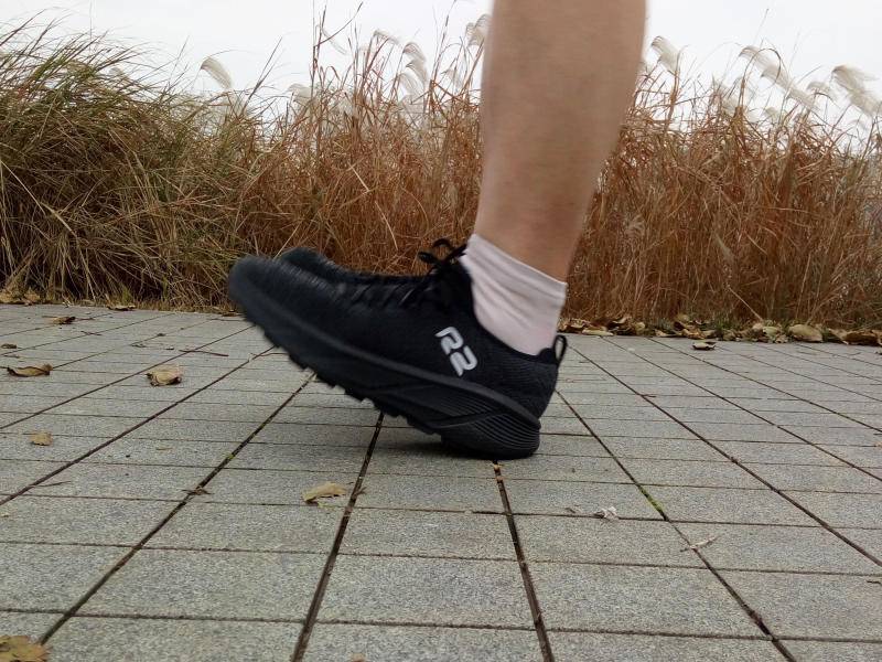 r2realrun跑步鞋测评,r2realrun云跑鞋减震跑步鞋