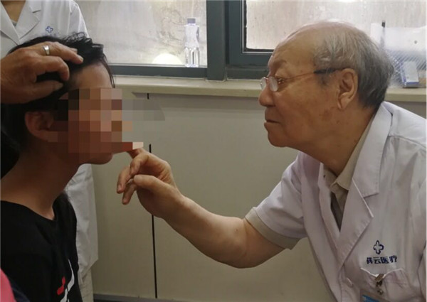 健康扶贫专家义诊,医疗专家下乡义诊