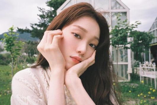 眼线画对眼睛有伤害吗,画眼线显得对眼