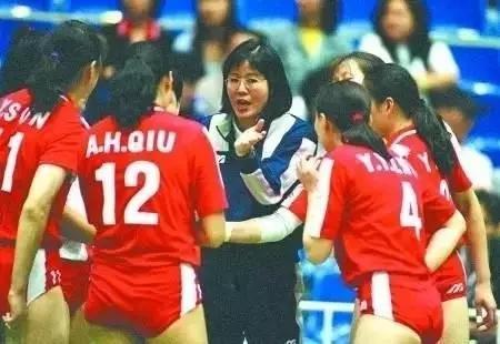 她是《夺冠》原型，却被巩俐三度拒演，退役后34年，郎平去哪了