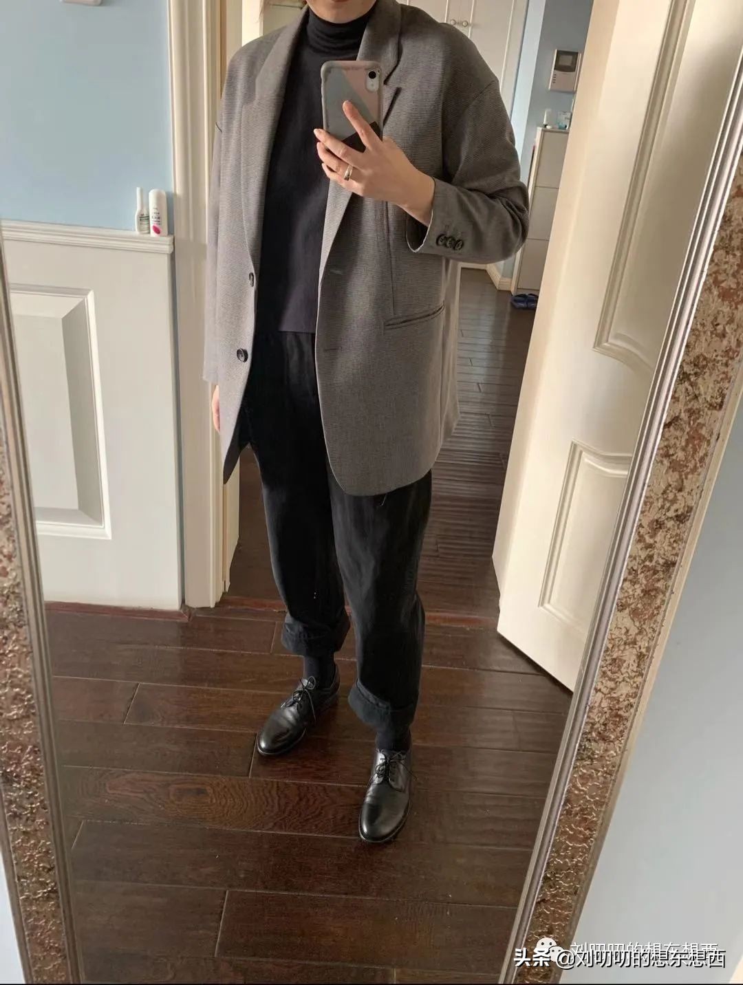 女人背厚夏天适合穿什么样的衣服,宽肩厚背的人穿什么好看