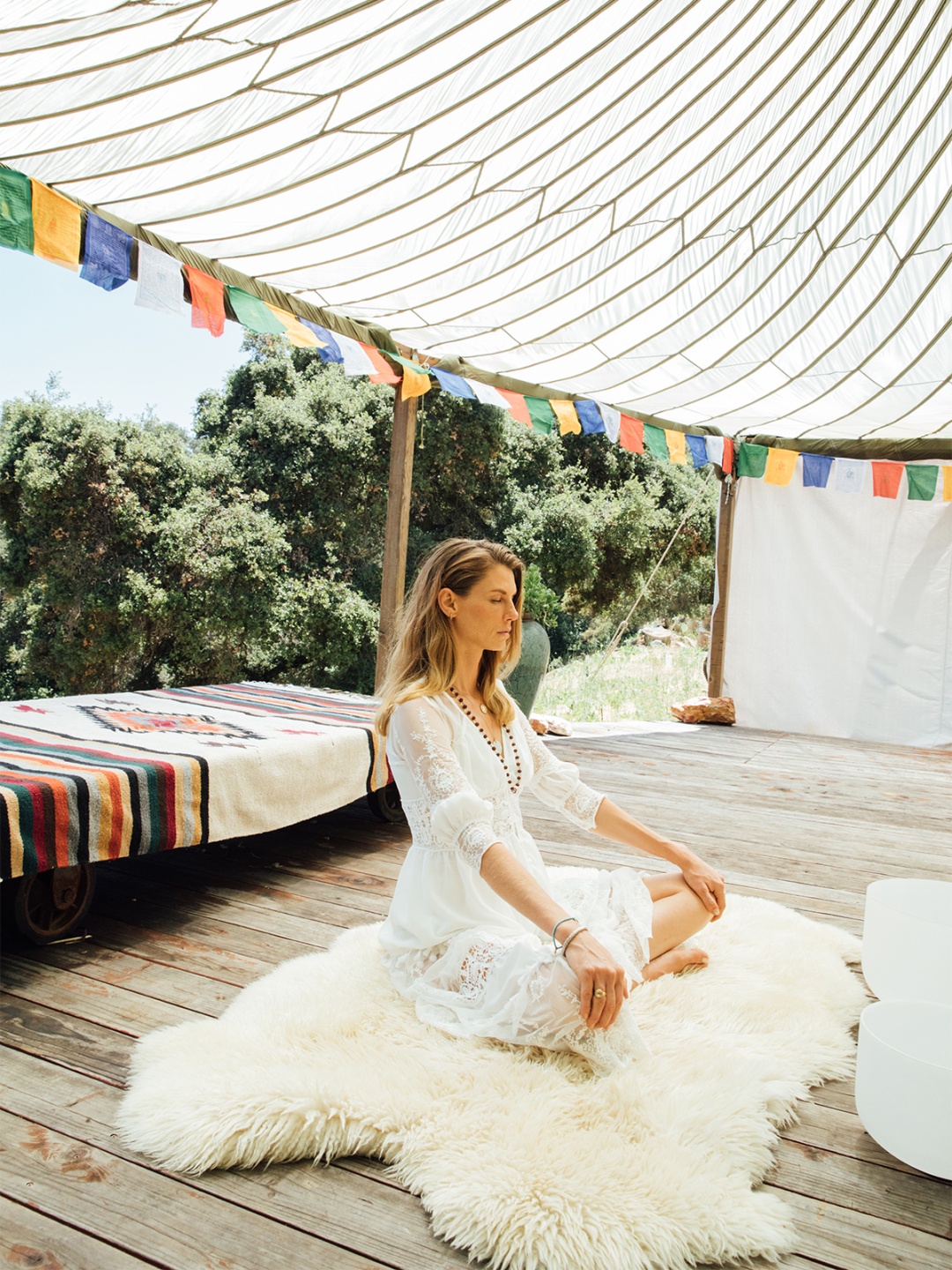 全球最撩超模！一双狐狸媚眼迷倒众生，爆红后却在乡下养鸡？