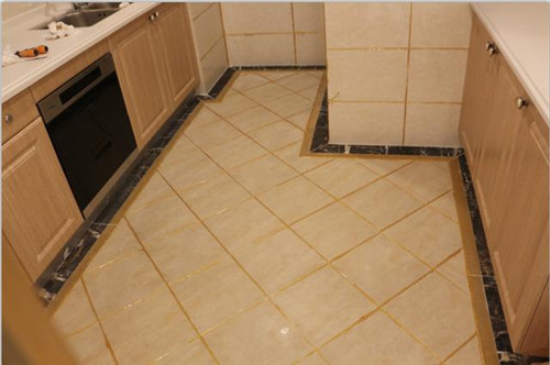 瓷砖美缝是先贴保护膜还是先美缝,地砖美缝后多长时间能压缝和刮缝