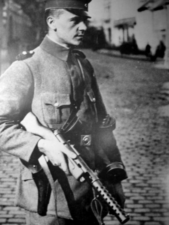 mp18式冲锋枪高清图,德国最早冲锋枪mp18原理结构