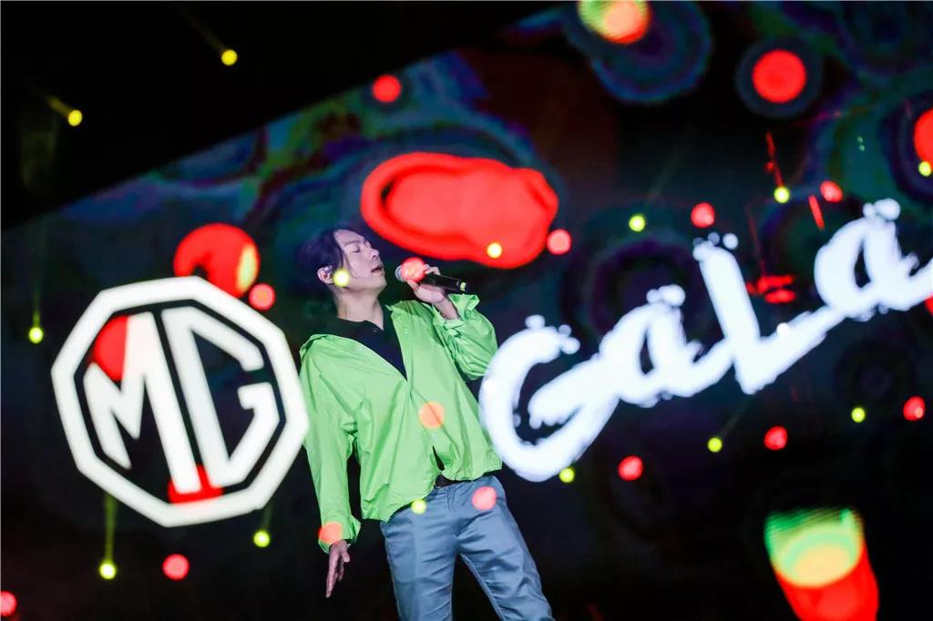 名爵zs潮流互联网suv7.38万起,全款一万左右12年名爵suv自动挡