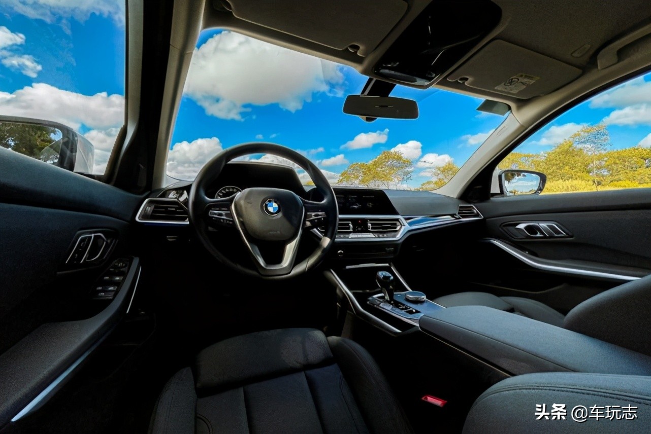 2021款宝马318i运动版：低配版并没有降低豪华身价