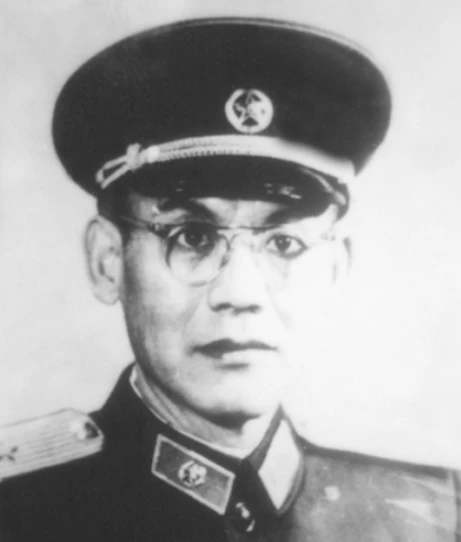 支队长为中将，支队政委为少将，手下一个营教导员成为上将