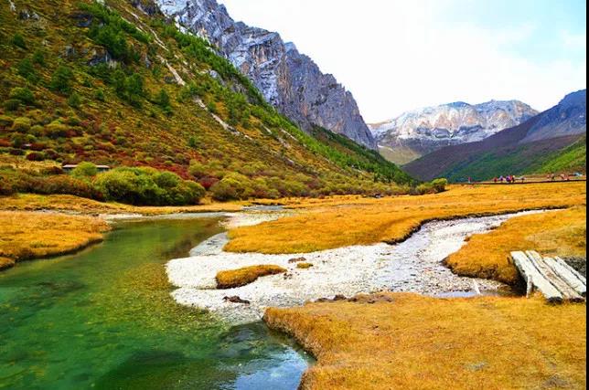 “口红一哥”李佳琦，旅行出门带哪只口红？